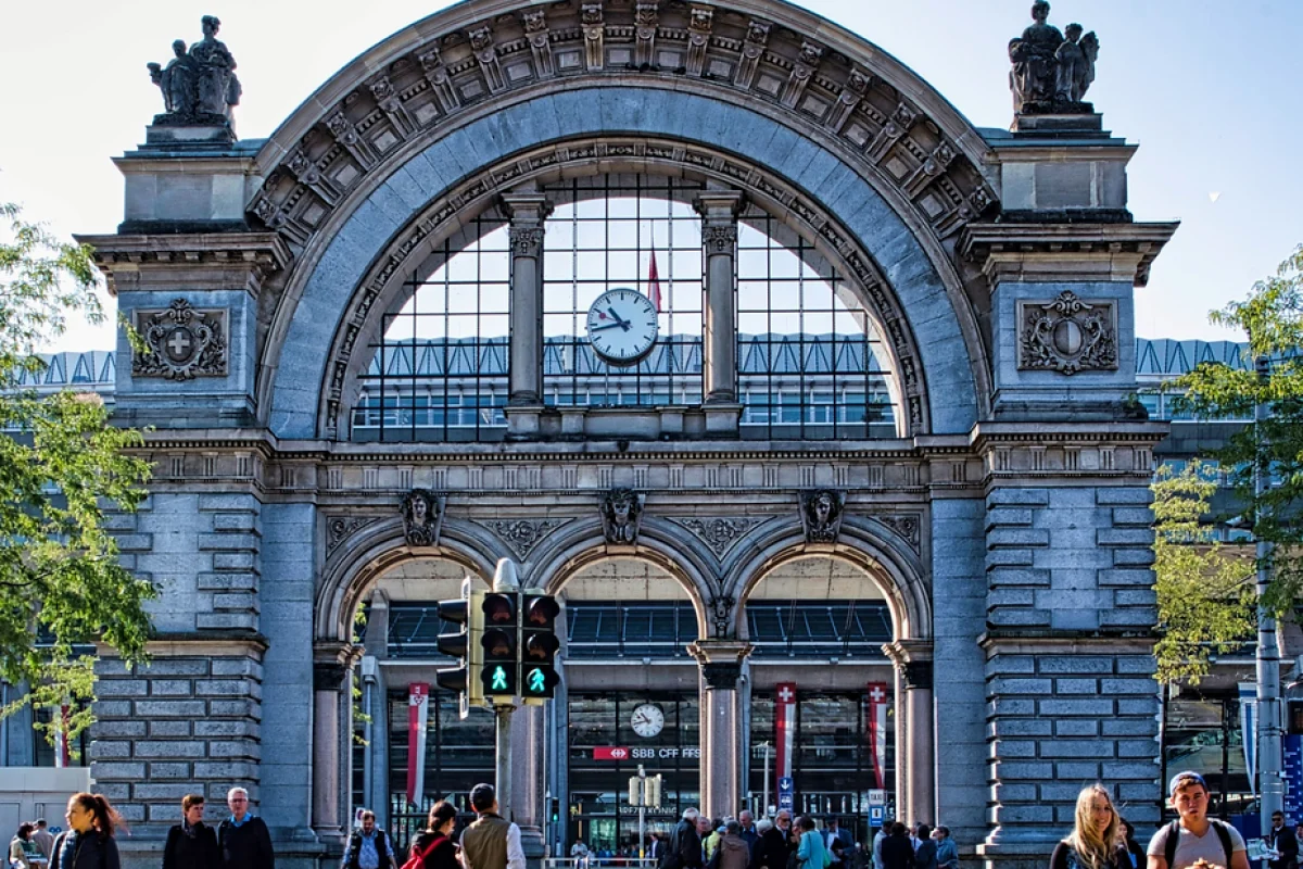 Lucerne: Where lakeside beauty meets alpine grandeur, creating a timeless Swiss enchantment!