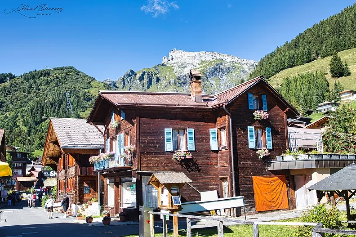 Mürren: A charming, car-free alpine village where breathtaking views of the Eiger, Mönch, and Jungfrau greet you at every turn!