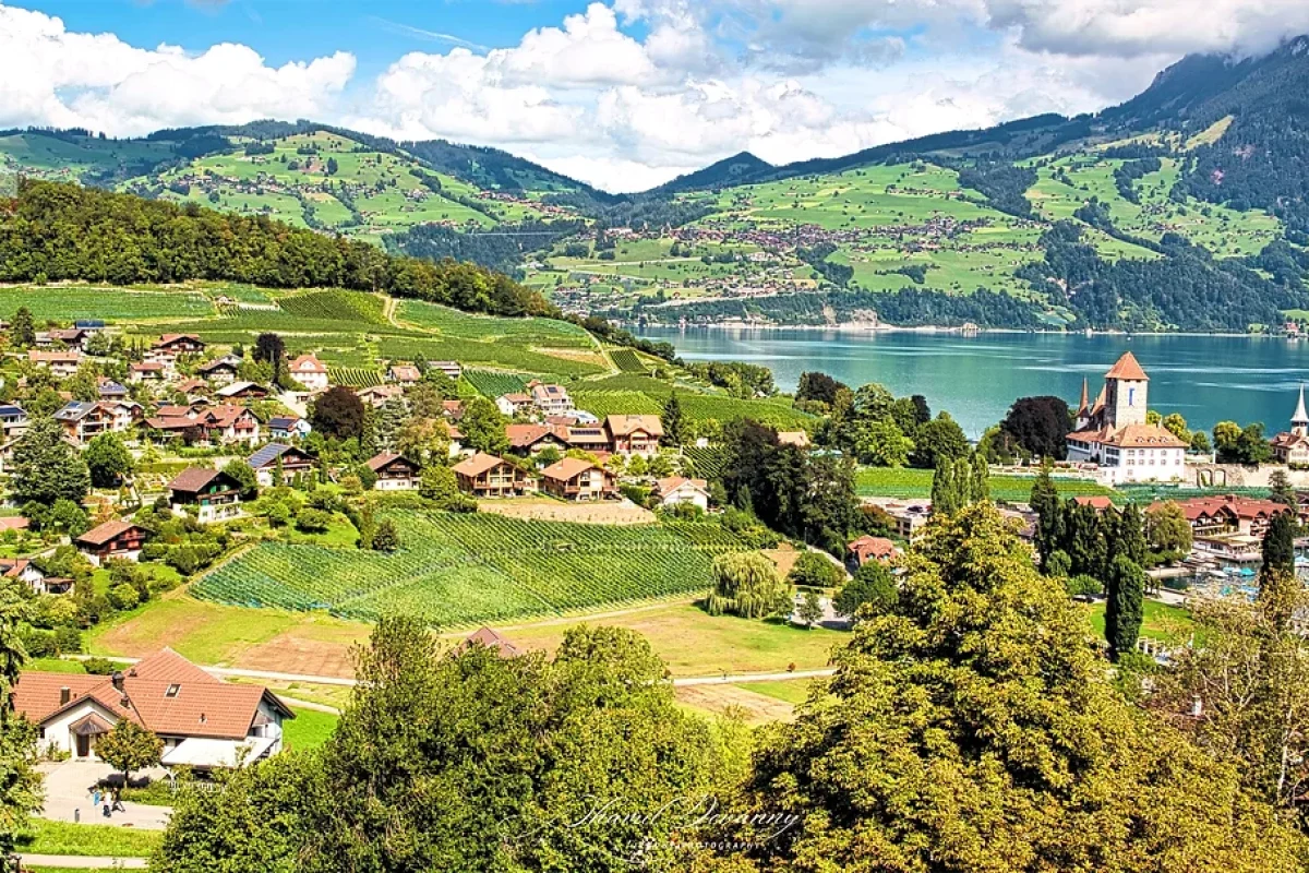 Spiez: A charming lakeside town, where vineyards meet the shores of Lake Thun, crowned by a historic castle and surrounded by alpine beauty!